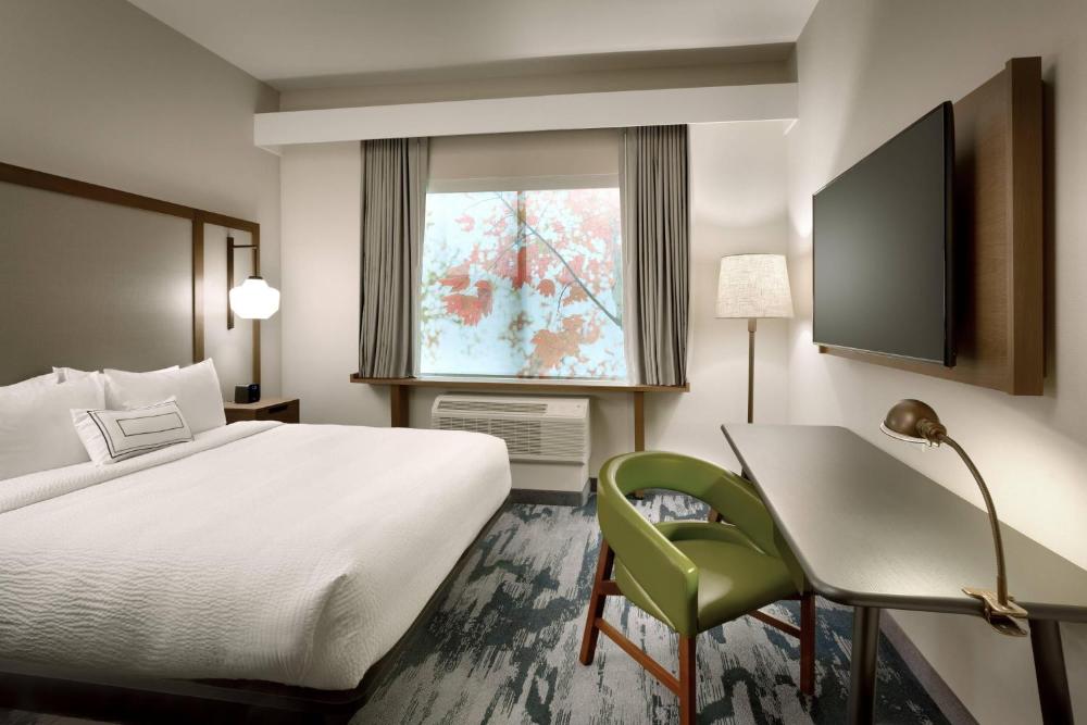 King Room with Bathtub - Mobility Access/Communication Assistance interior